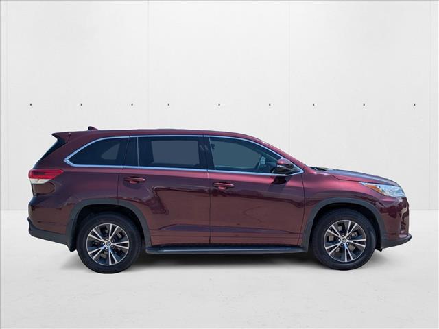 2018 Toyota Highlander LE Plus photo 2