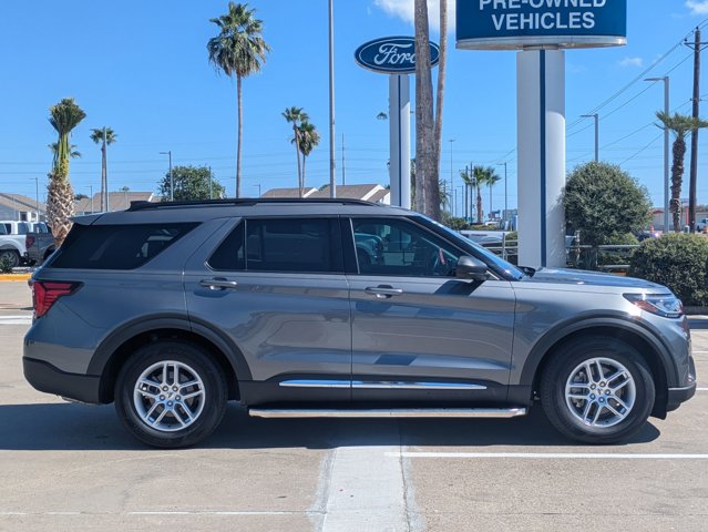 2025 Ford Explorer photo 3