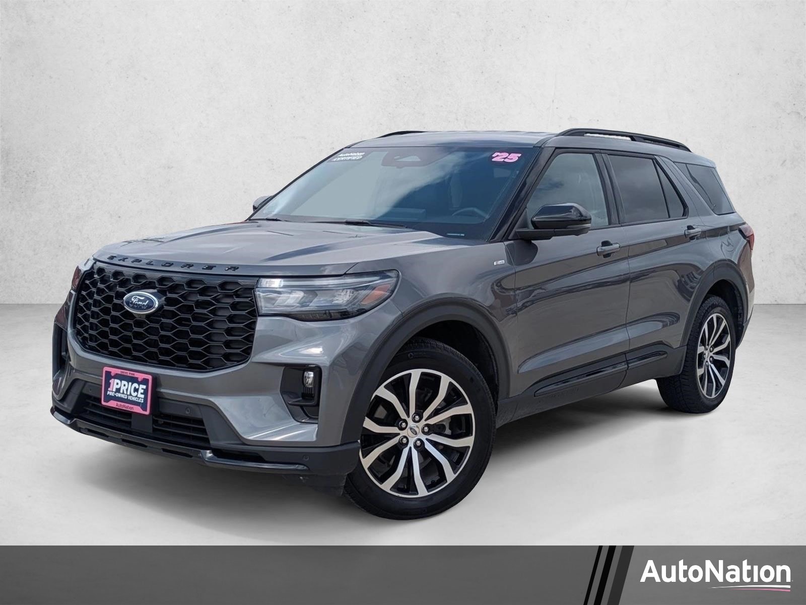 2025 Ford Explorer ST-LINE 4WD (PL535)'s photo