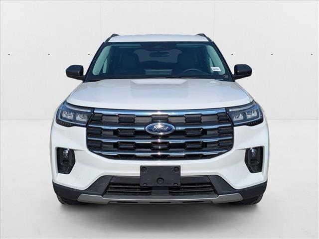 2025 Ford Explorer photo 2