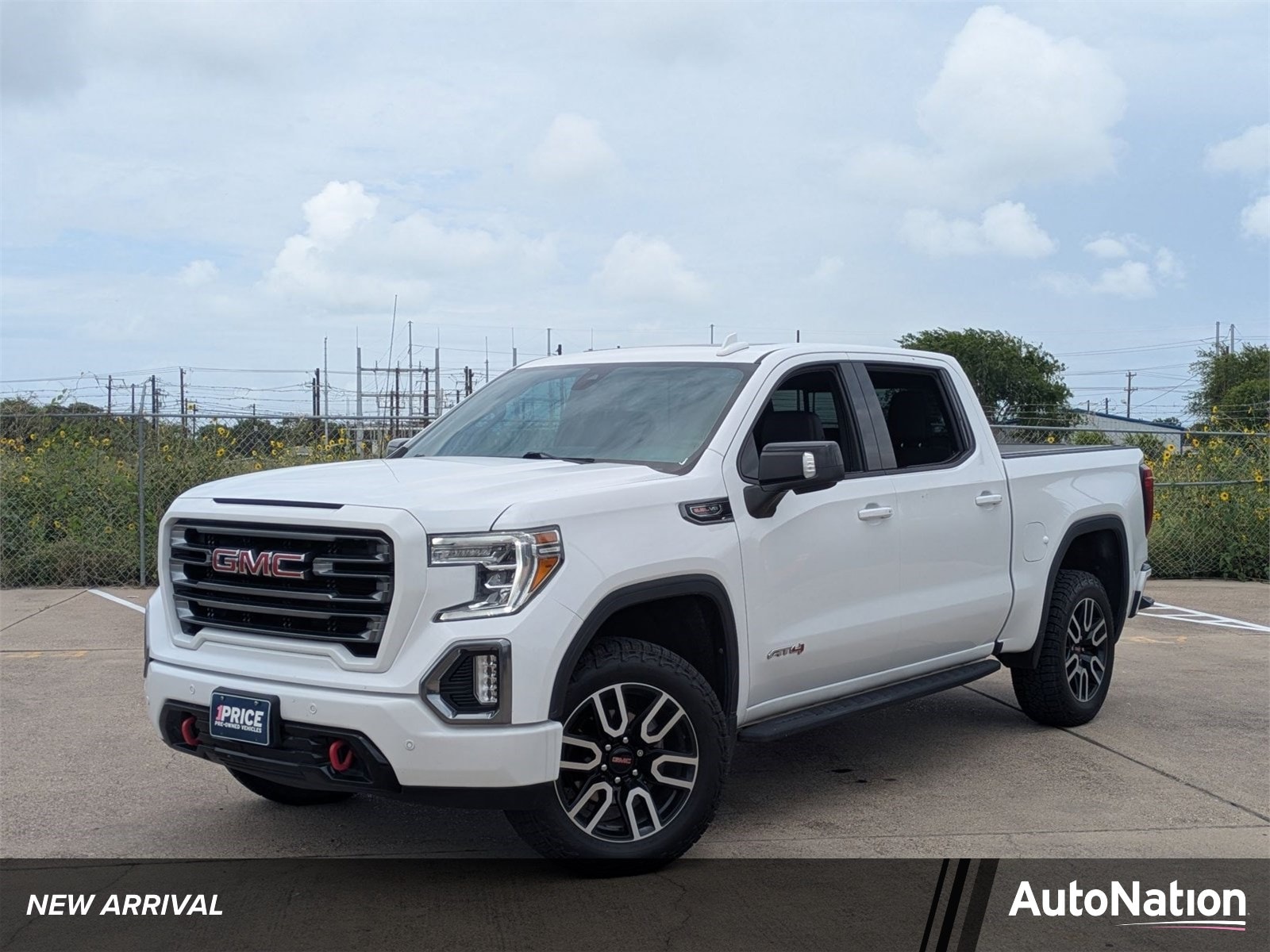 2022 GMC Sierra 4WD Crew Cab Short Box AT4's photo