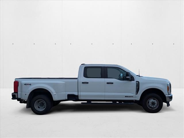 2023 Ford F-350 XL photo 2