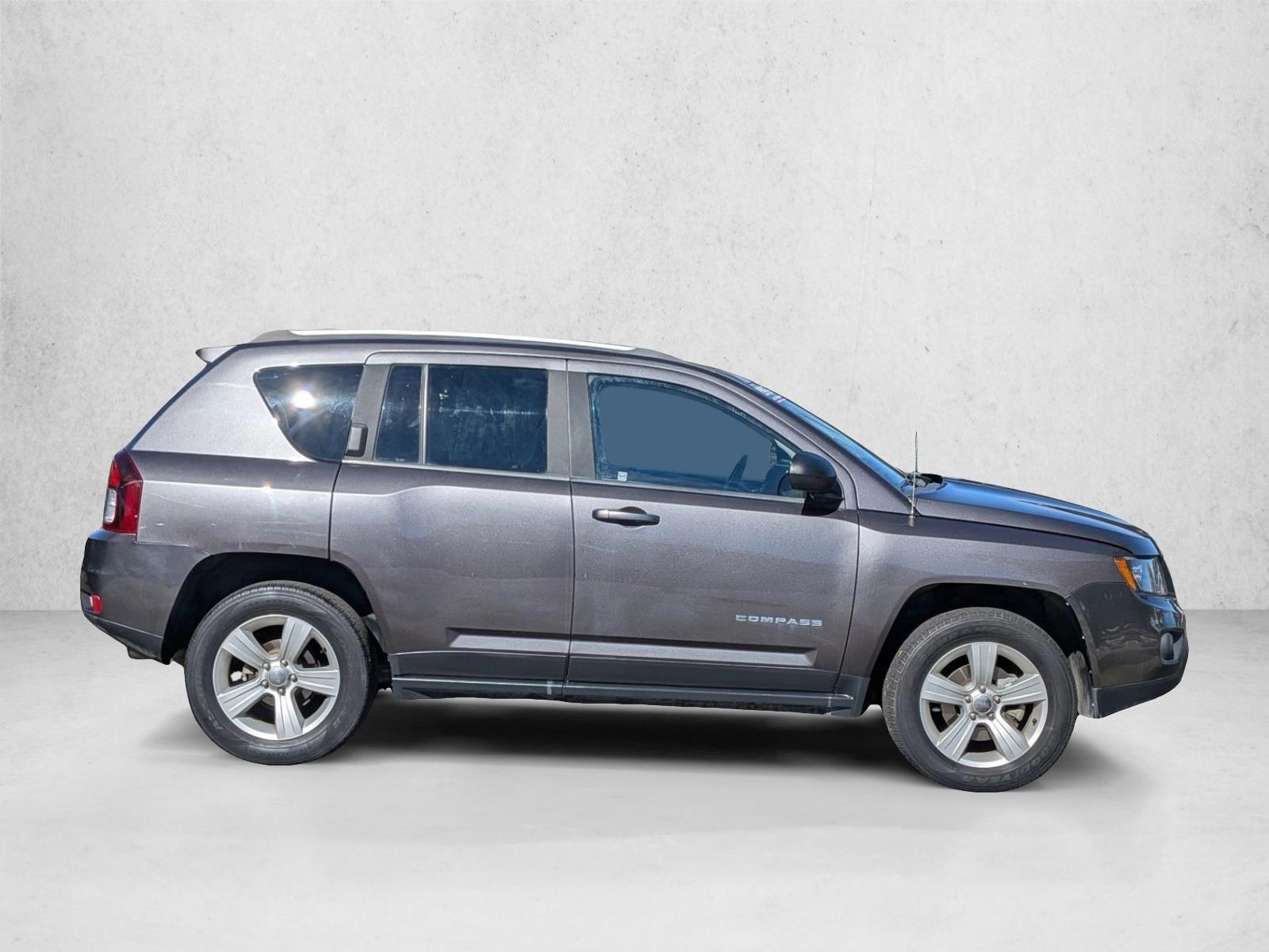 2016 Jeep Compass Sport photo 4