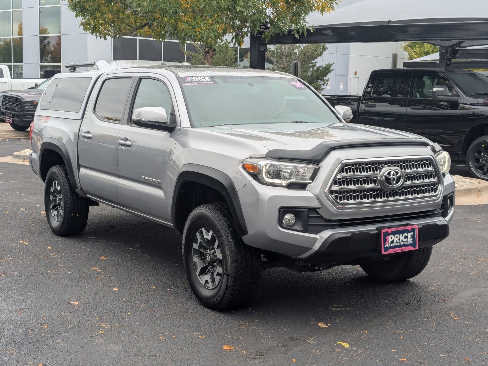 2016 Toyota Tacoma TRD photo 3