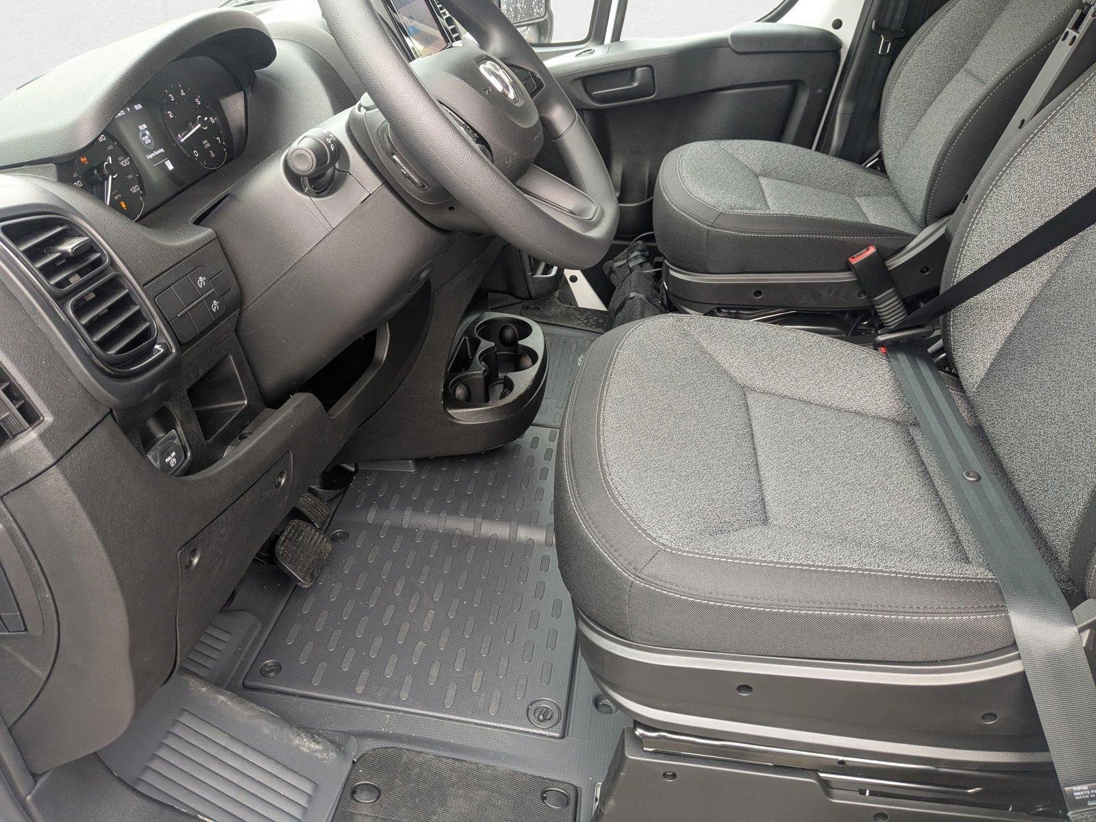 2025 Ram ProMaster 1500 Tradesman Cargo Van photo 3