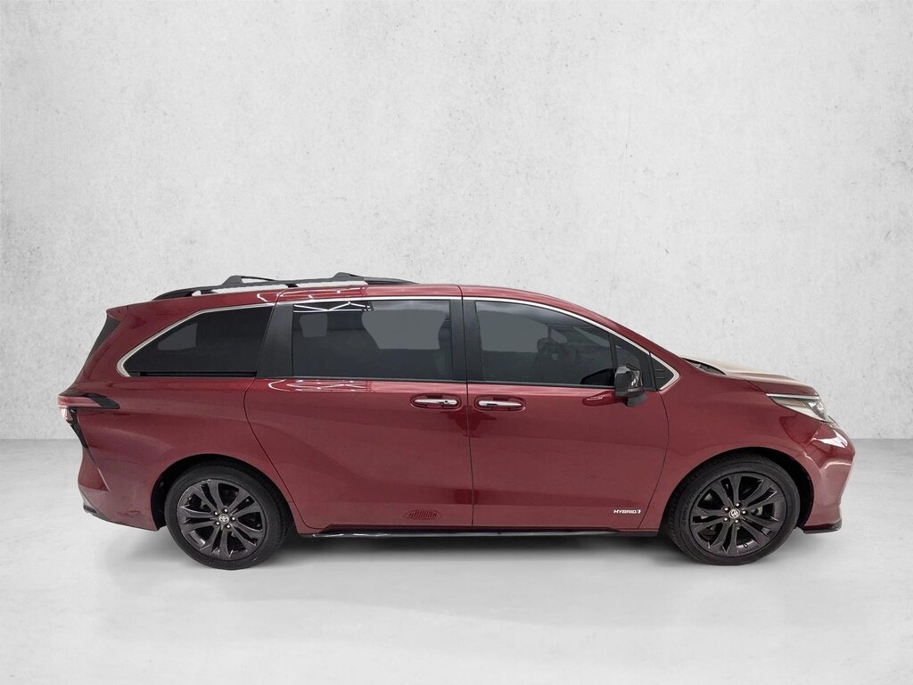 Used 2021 Toyota Sienna XSE Mini-van Passenger