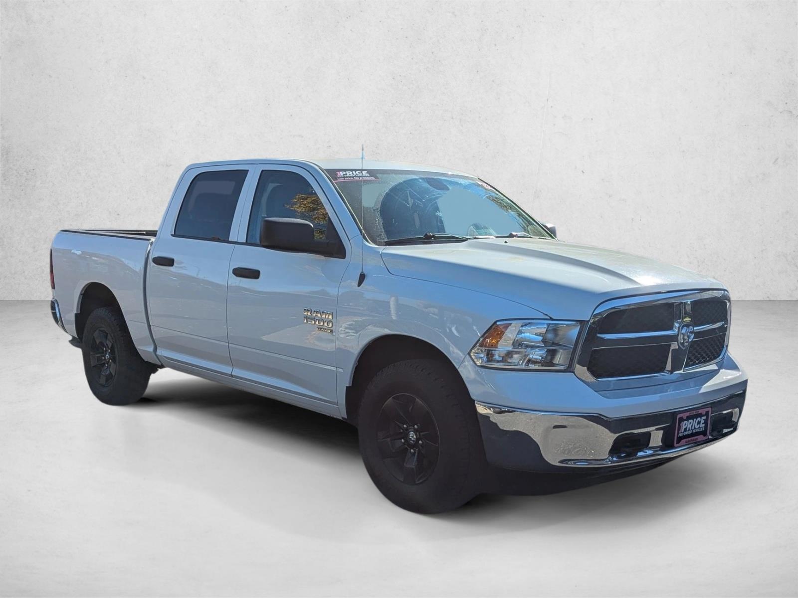 2022 Ram 1500 Classic SLT photo 3