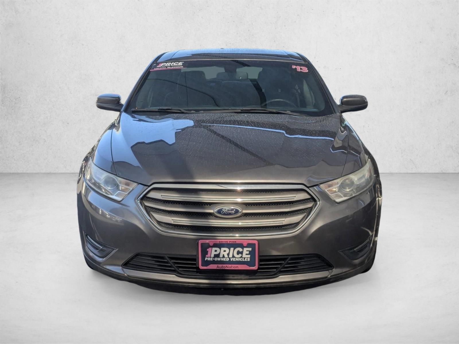 2013 Ford Taurus SEL photo 2