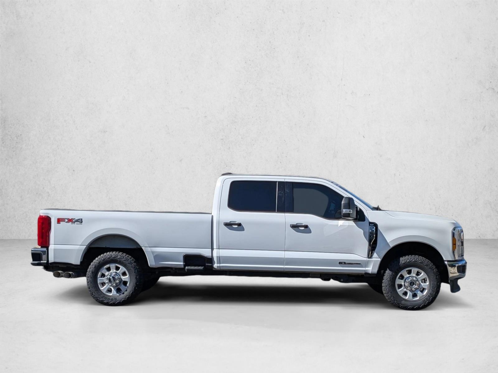 2023 Ford F-350 XLT photo 4