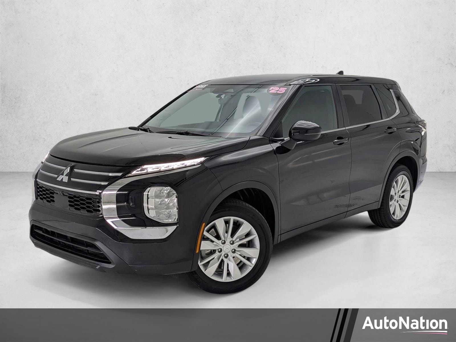 2025 Mitsubishi Outlander ES S-AWC's photo