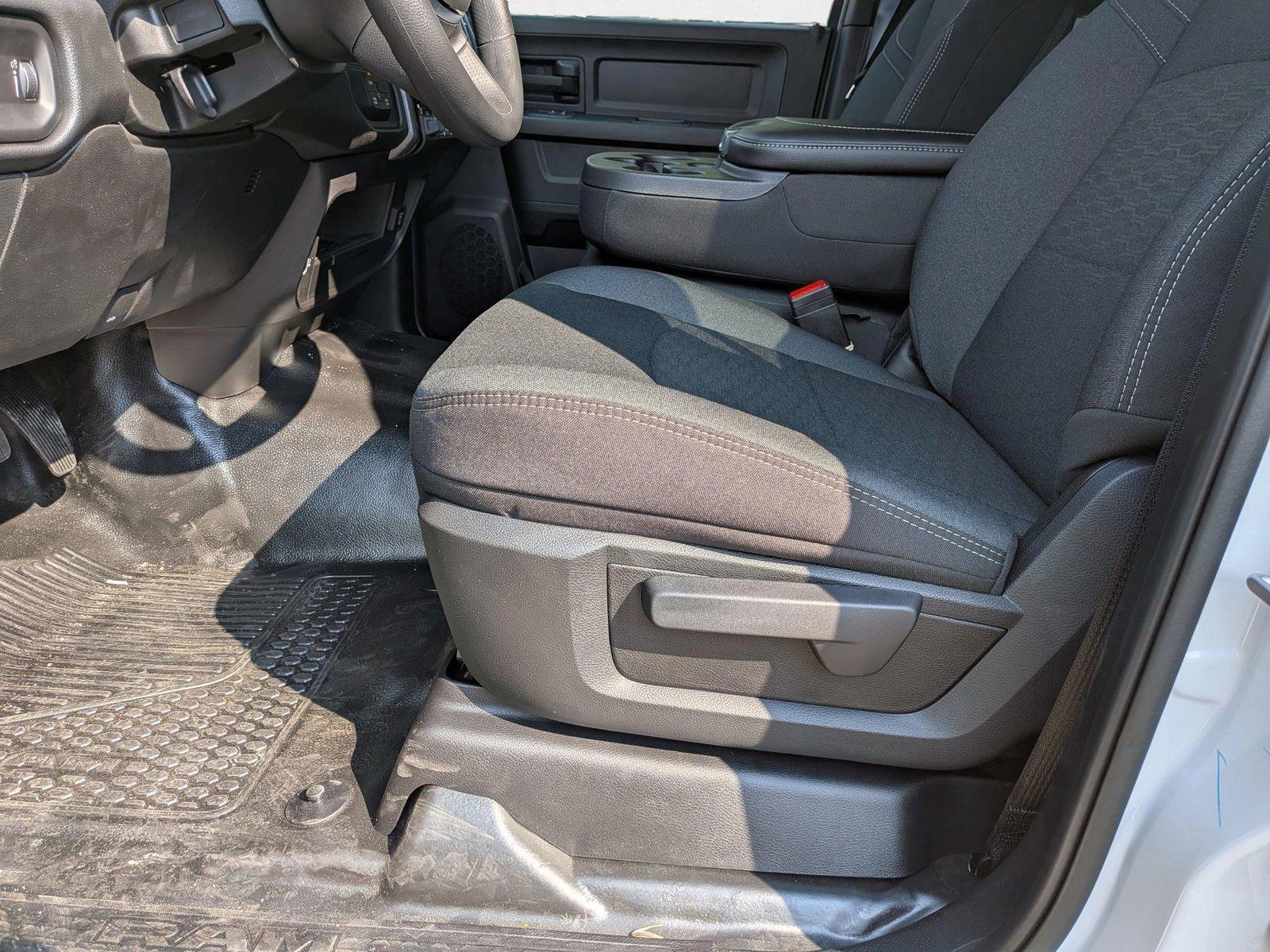 2025 Ram 3500 Tradesman photo 3