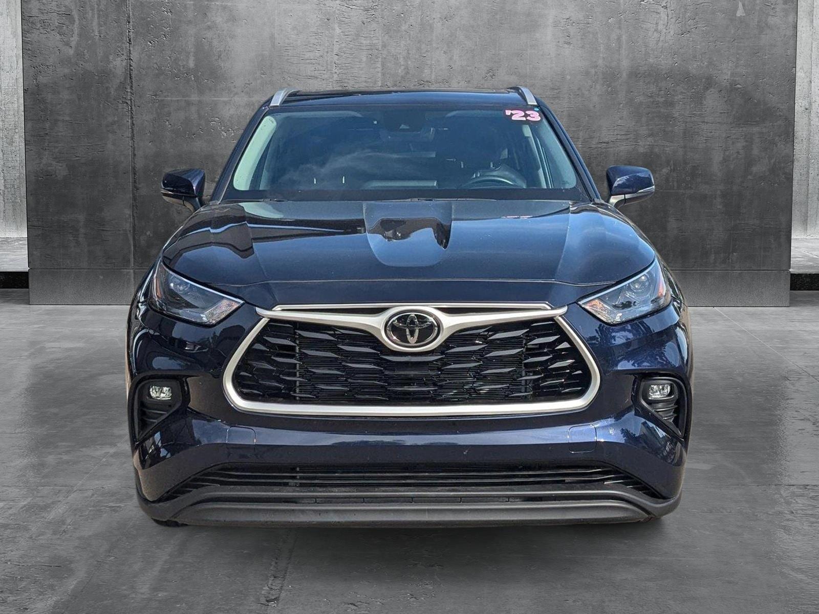 Used 2023 Toyota Highlander XLE with VIN 5TDKDRBH8PS030634 for sale in Littleton, CO