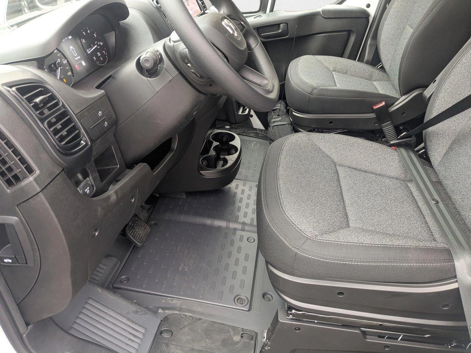 2025 Ram ProMaster 1500 Tradesman Cargo Van photo 3
