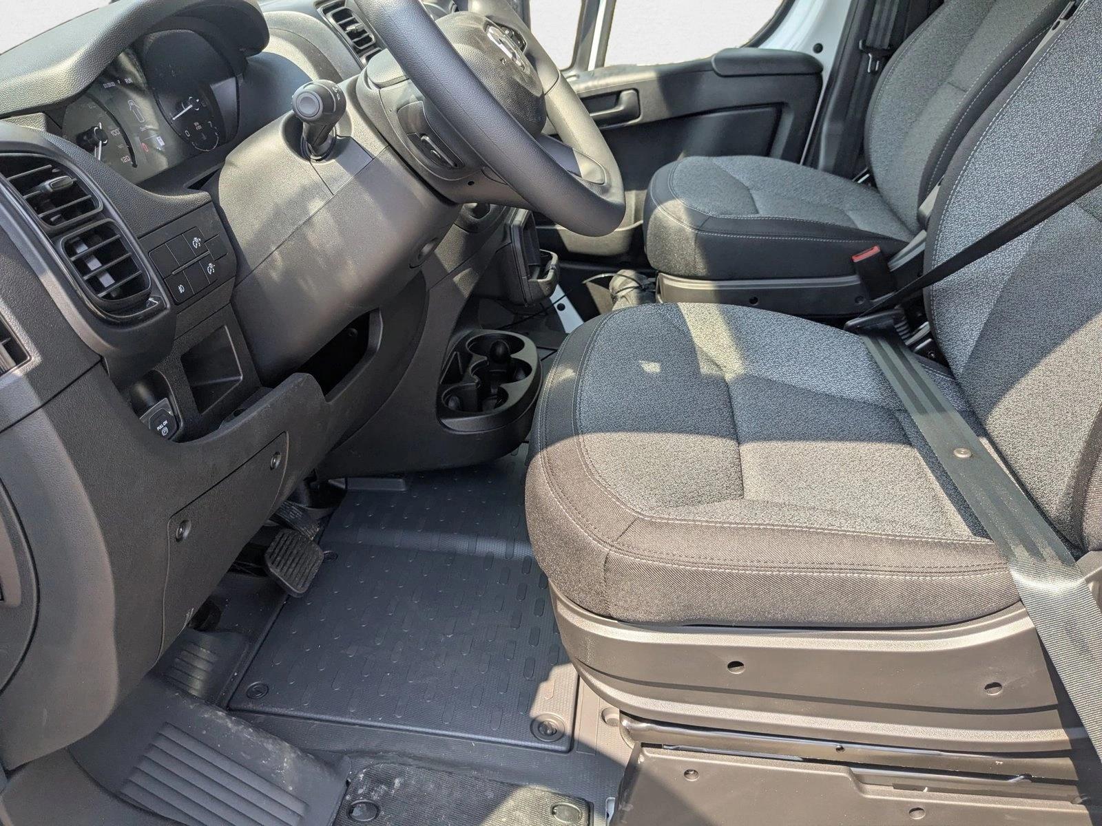 2025 Ram ProMaster 2500 Cargo Van photo 2