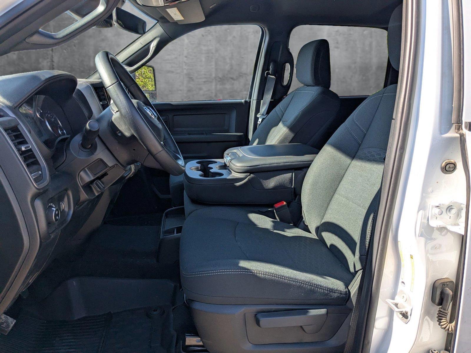 2025 Ram 3500 Tradesman photo 4