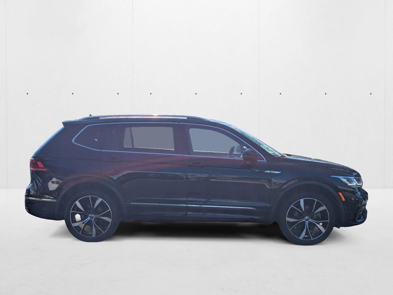 2022 Volkswagen Tiguan SEL Premium R-Line photo 3