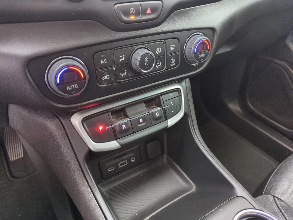 Used 2024 GMC Terrain SLT Sport Utility