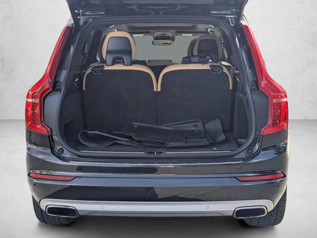 Used 2018 Volvo XC90 Momentum Sport Utility