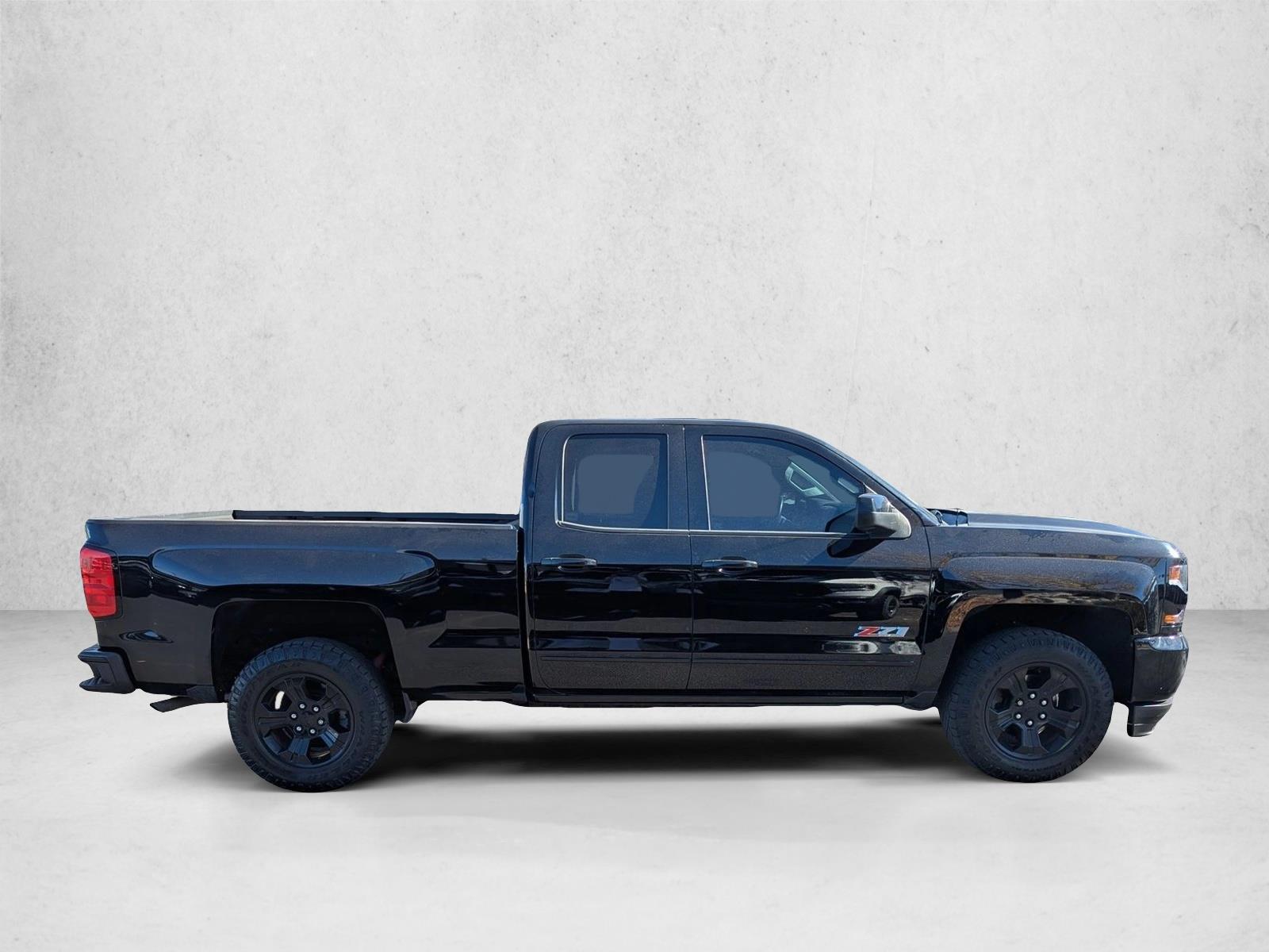 2018 Chevrolet Silverado 1500 LT photo 4