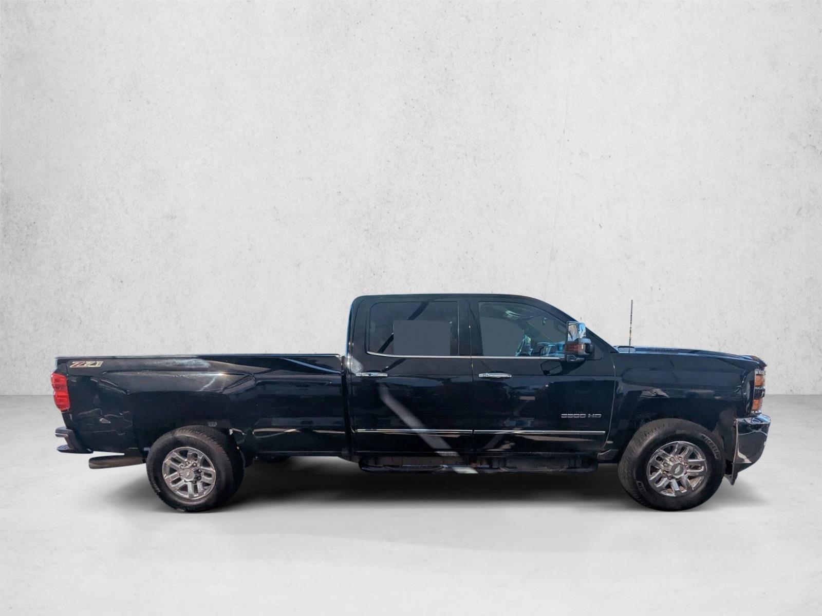 2016 Chevrolet Silverado 3500HD LTZ photo 4