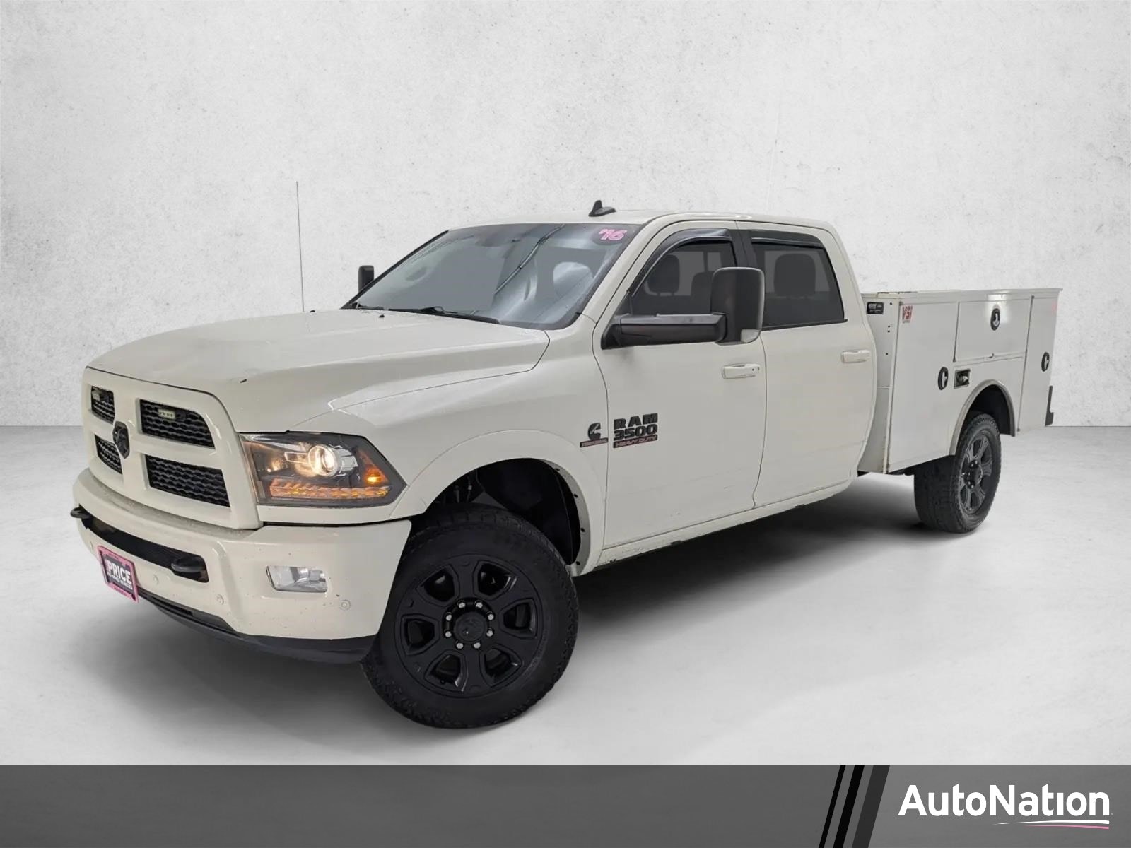 2016 RAM 3500 Laramie 4X4 Crew Cab LWB's photo