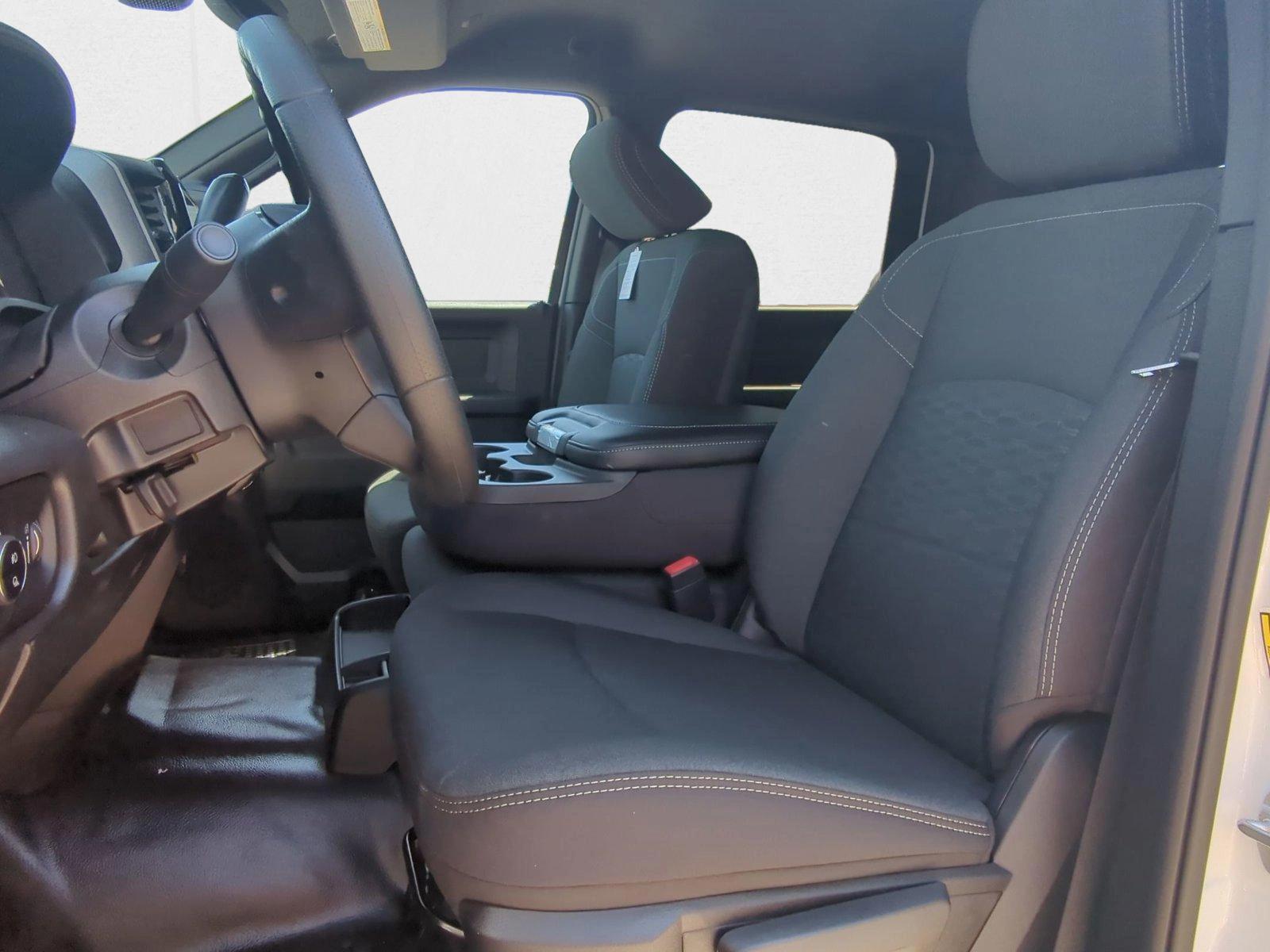 2025 Ram 3500 Tradesman photo 4