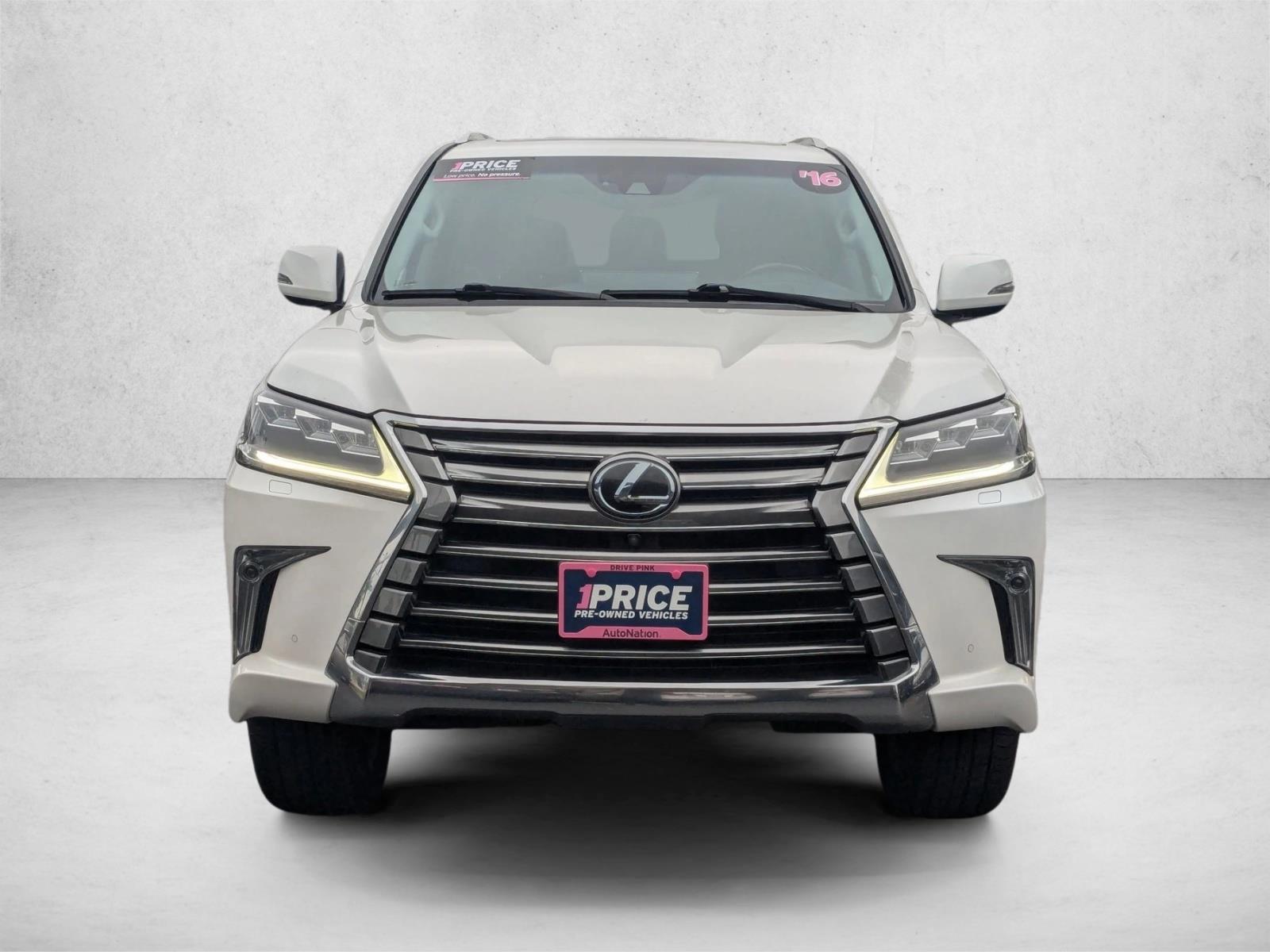 2016 Lexus LX 570 photo 2
