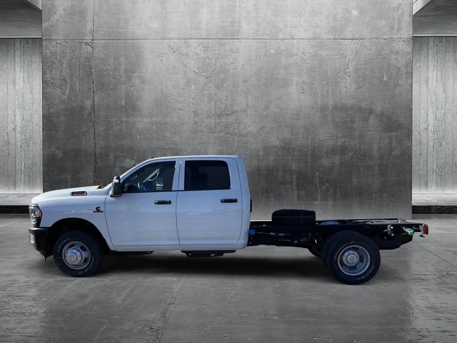 2024 Ram 3500 Tradesman photo 2