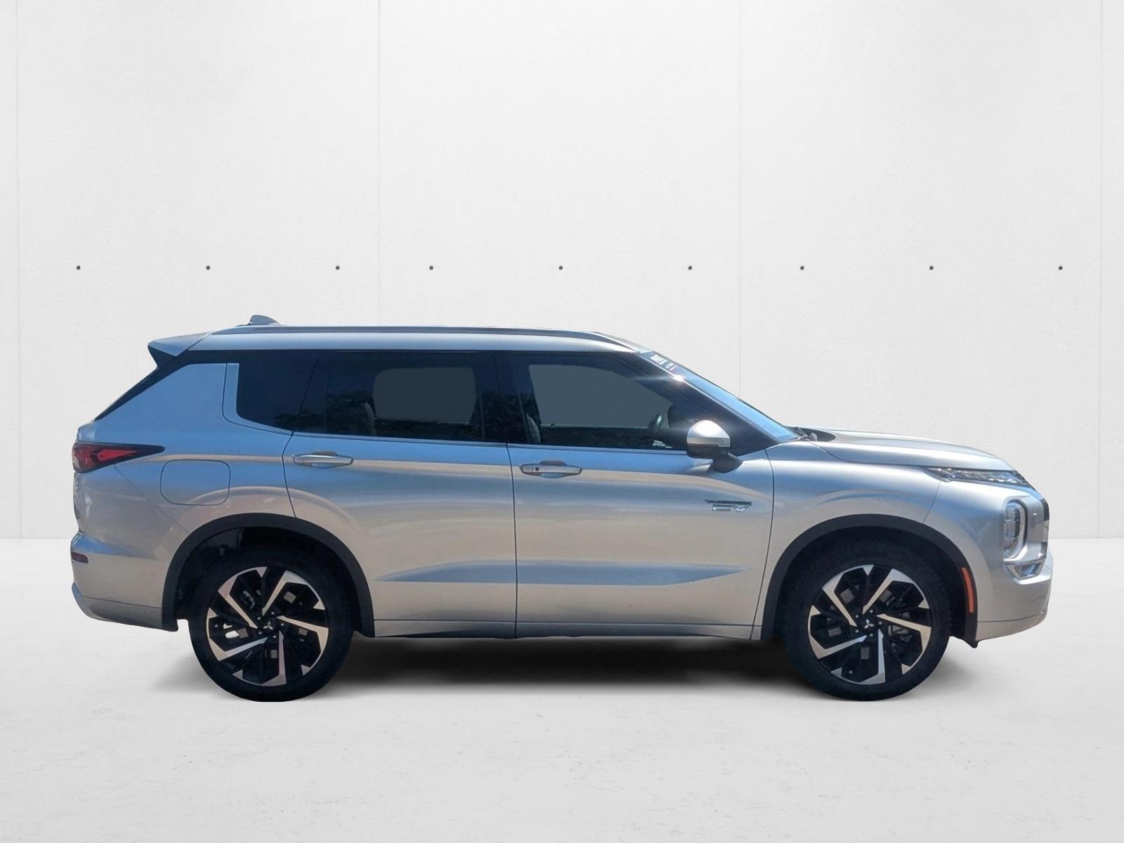 2023 Mitsubishi Outlander PHEV SEL photo 2
