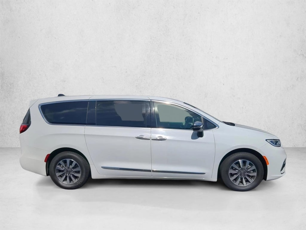 Used 2023 Chrysler Pacifica Hybrid Limited Mini-van Passenger
