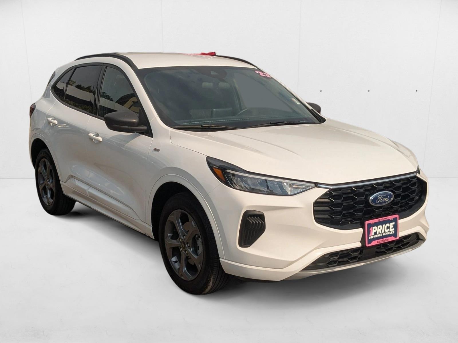 2023 Ford Escape ST-Line photo 2