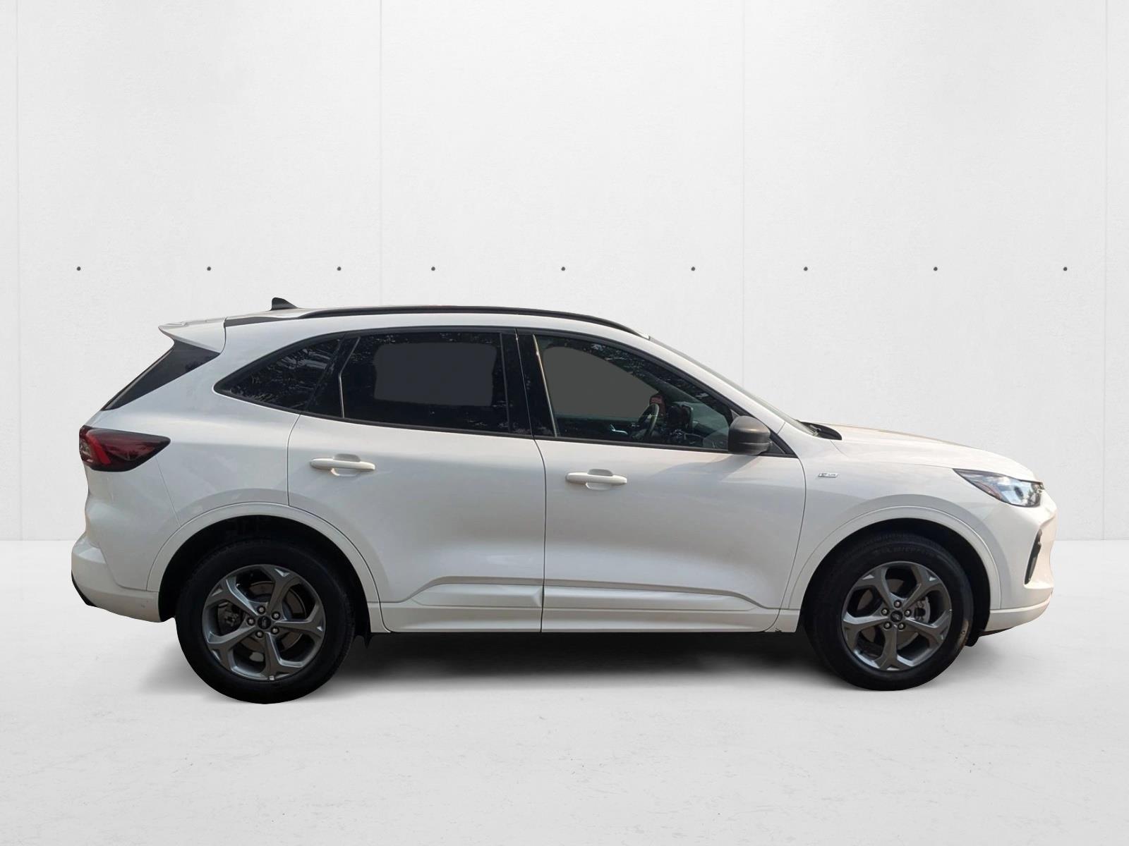 2023 Ford Escape ST-Line photo 3