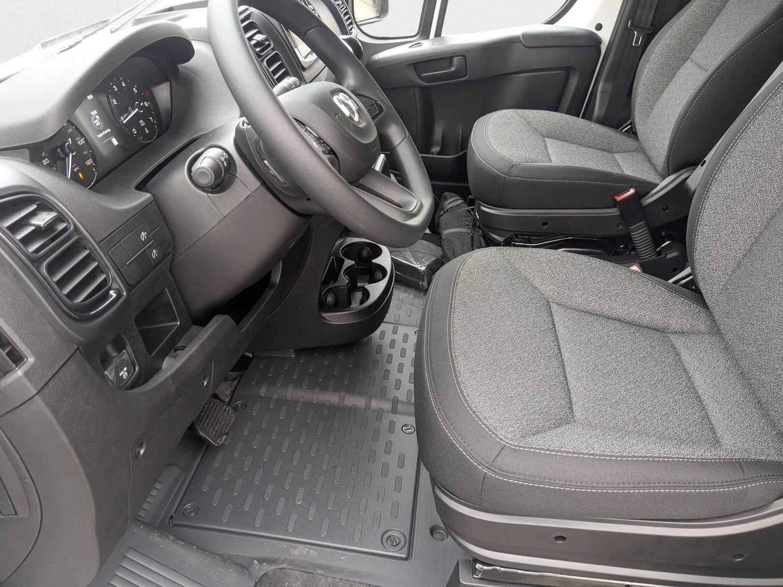 2025 Ram ProMaster 1500 Tradesman Cargo Van photo 3