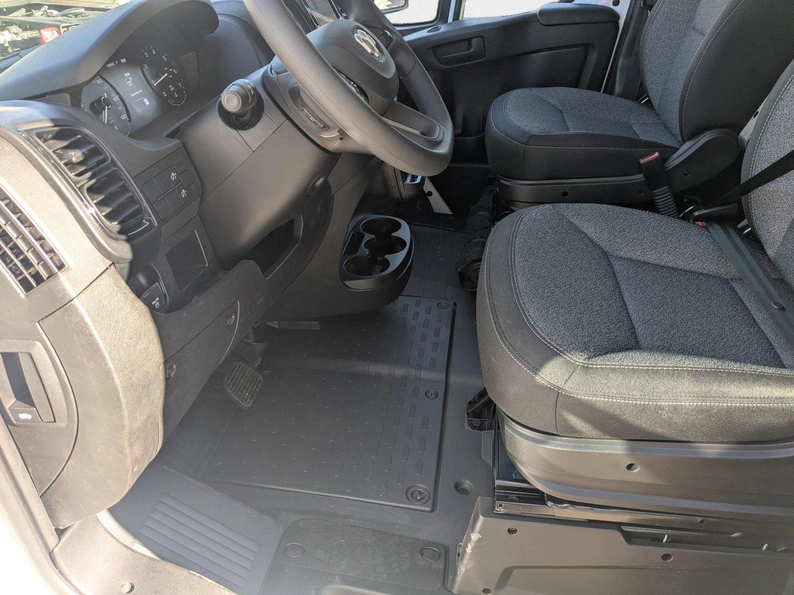2025 Ram ProMaster 1500 Tradesman Cargo Van photo 3