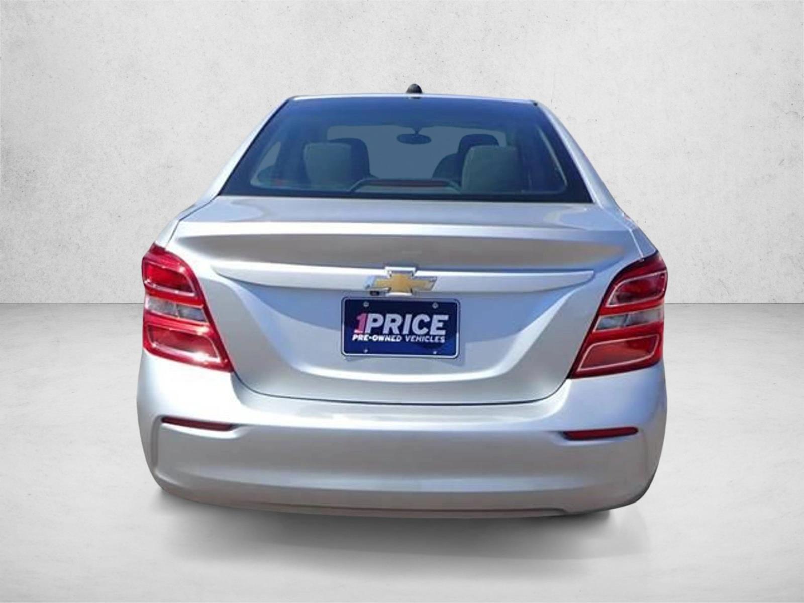 2017 Chevrolet Sonic LT photo 3