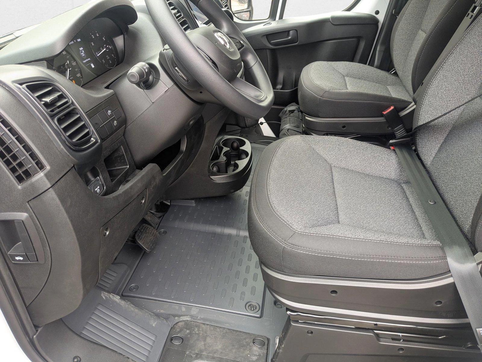 2025 Ram ProMaster 1500 Tradesman Cargo Van photo 3