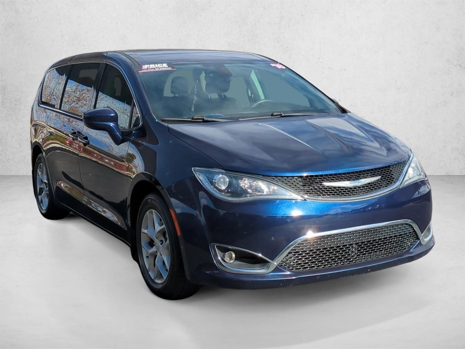2018 Chrysler Pacifica Touring Plus photo 3