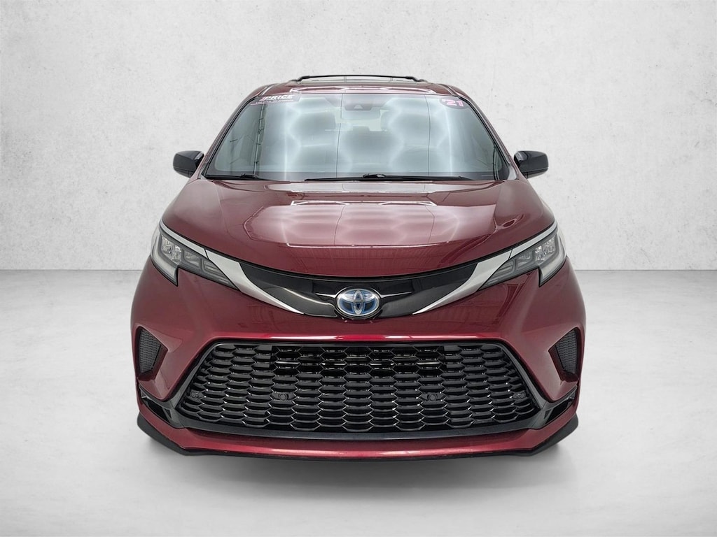 Used 2021 Toyota Sienna XSE Mini-van Passenger