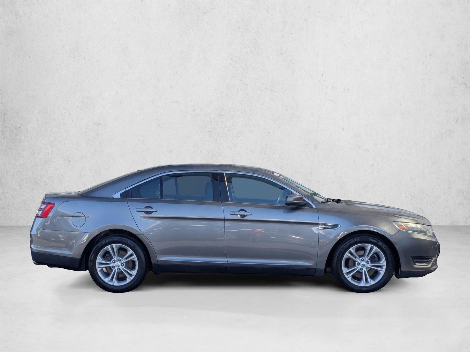 2013 Ford Taurus SEL photo 4