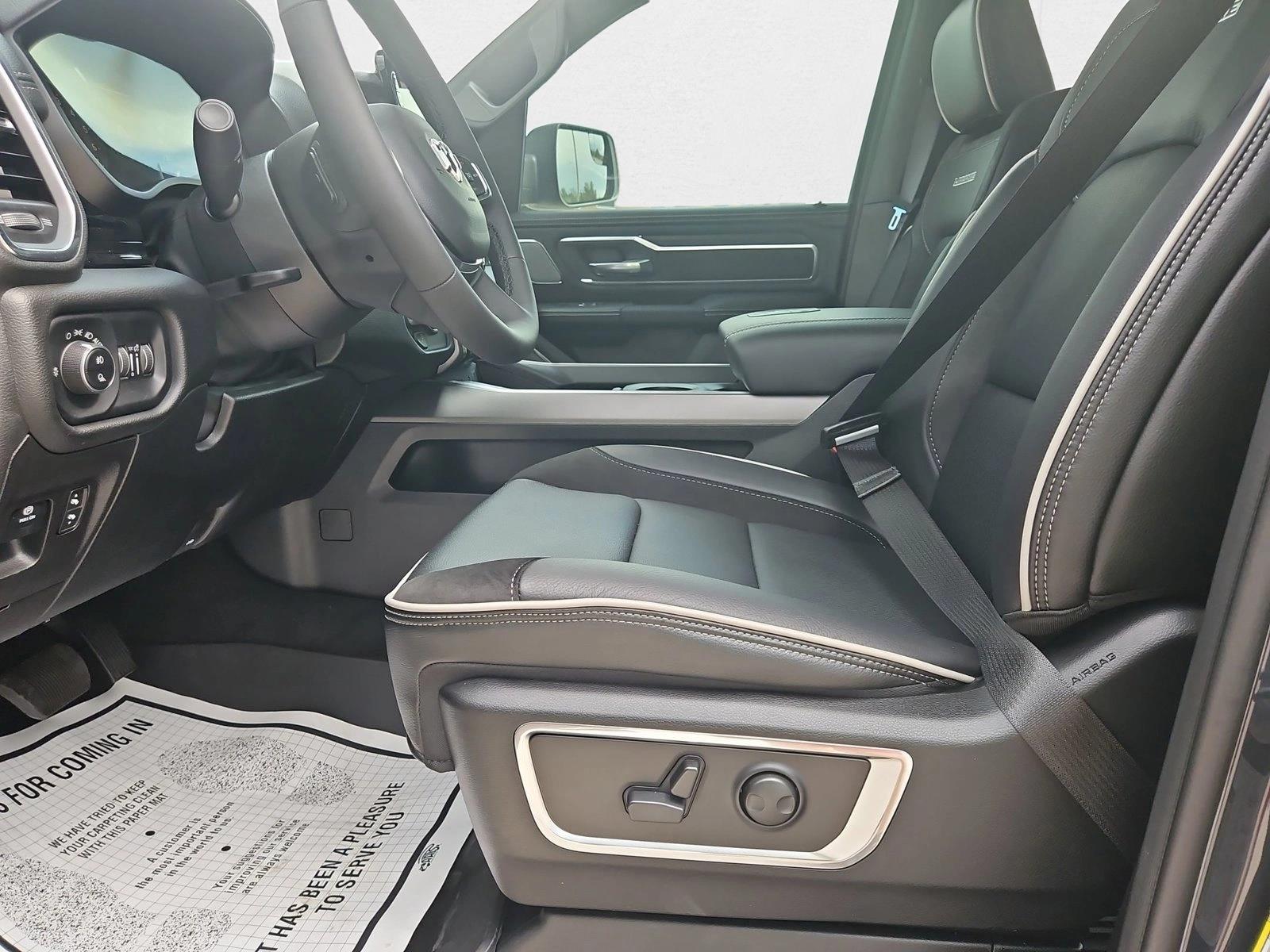 2025 Ram 1500 Laramie photo 4