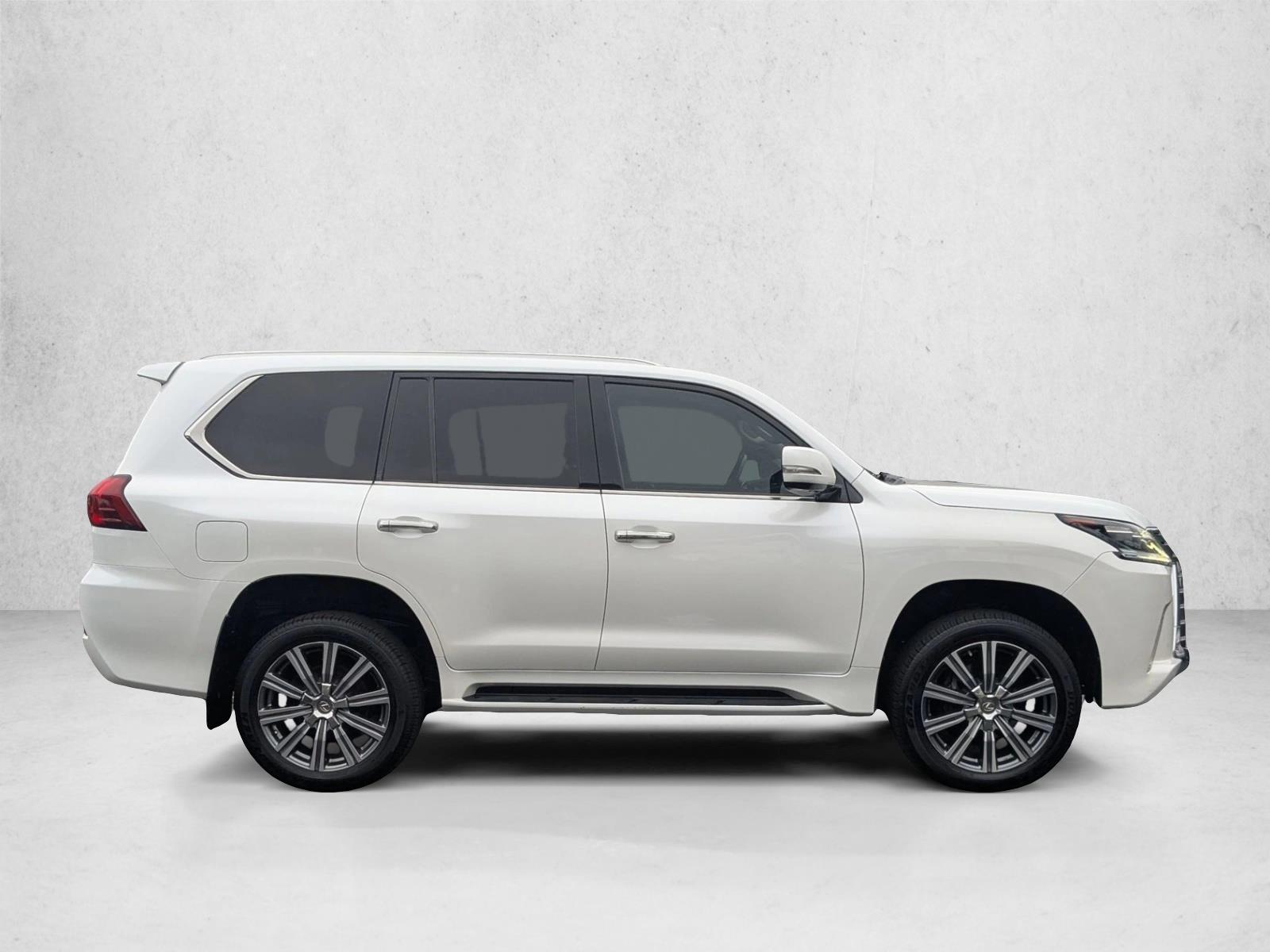 2016 Lexus LX 570 photo 4