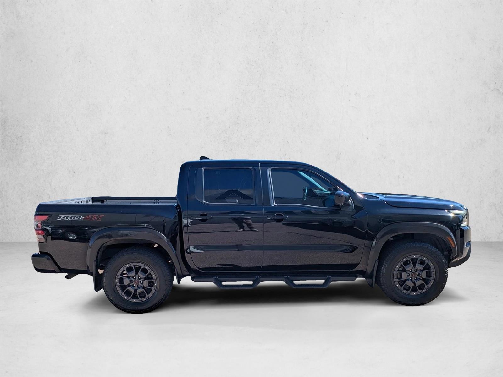 2023 Nissan Frontier PRO-4X Crew Cab photo 4