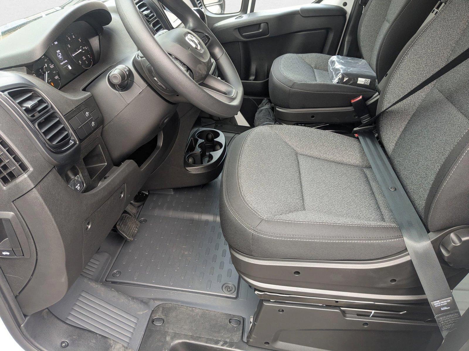 2025 Ram ProMaster 1500 Tradesman Cargo Van photo 3