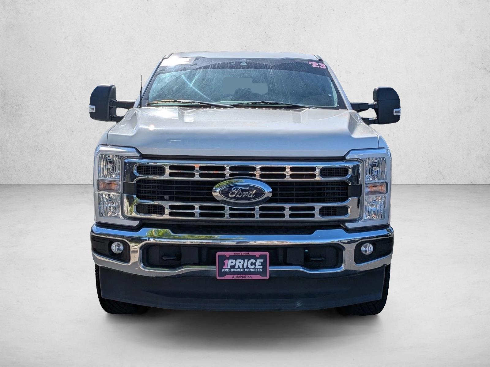 2023 Ford F-350 XLT photo 2