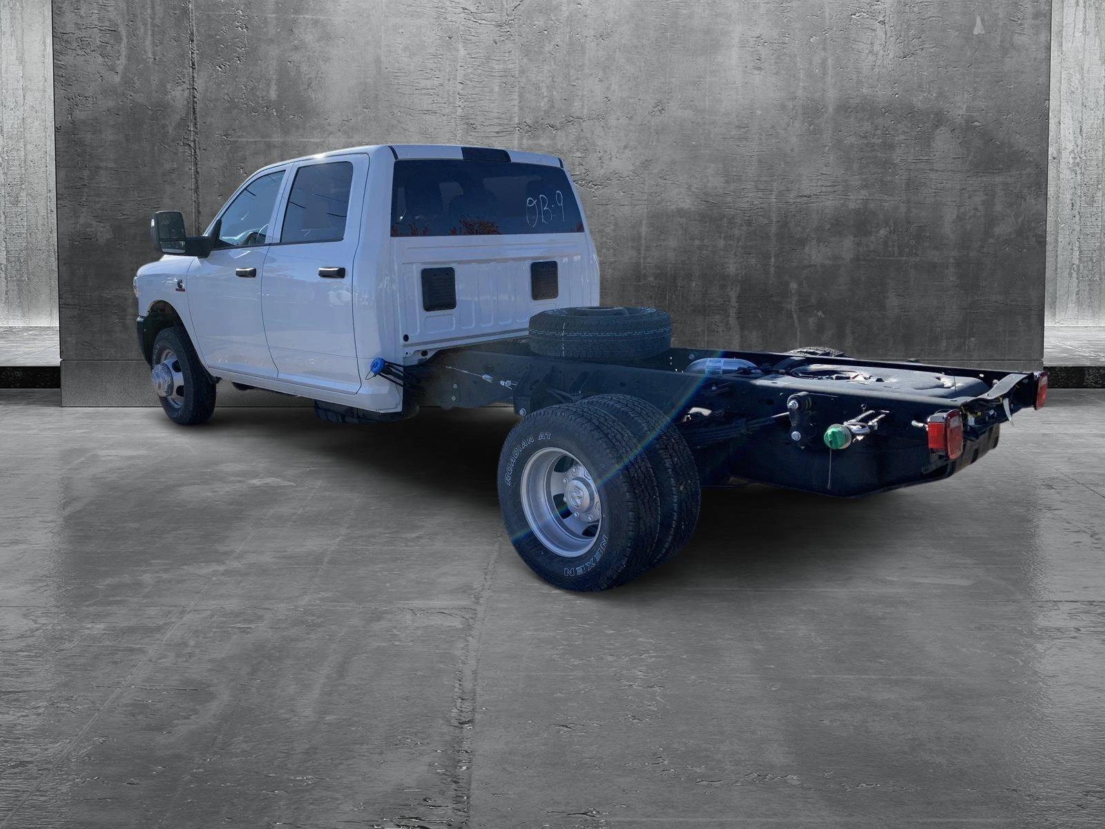 2024 Ram 3500 Tradesman photo 3