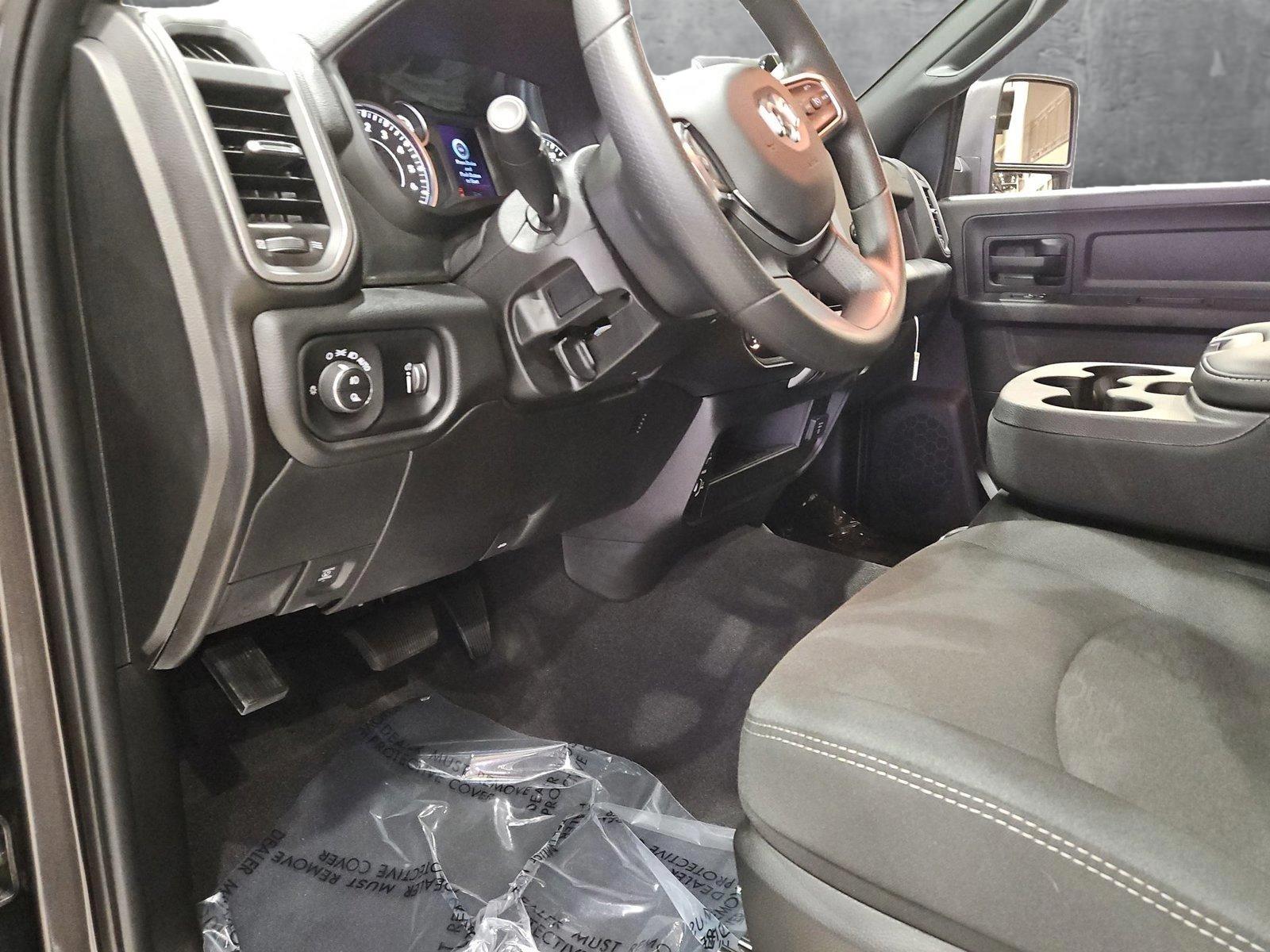 2025 Ram 2500 Tradesman photo 3