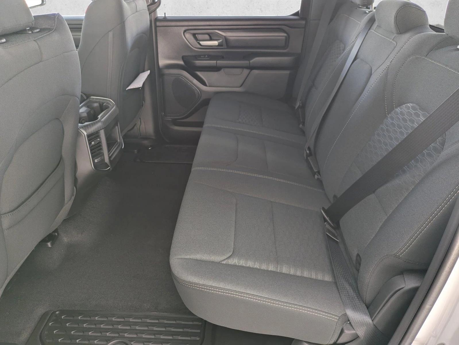 2026 RAM 1500 Express - Photo 14