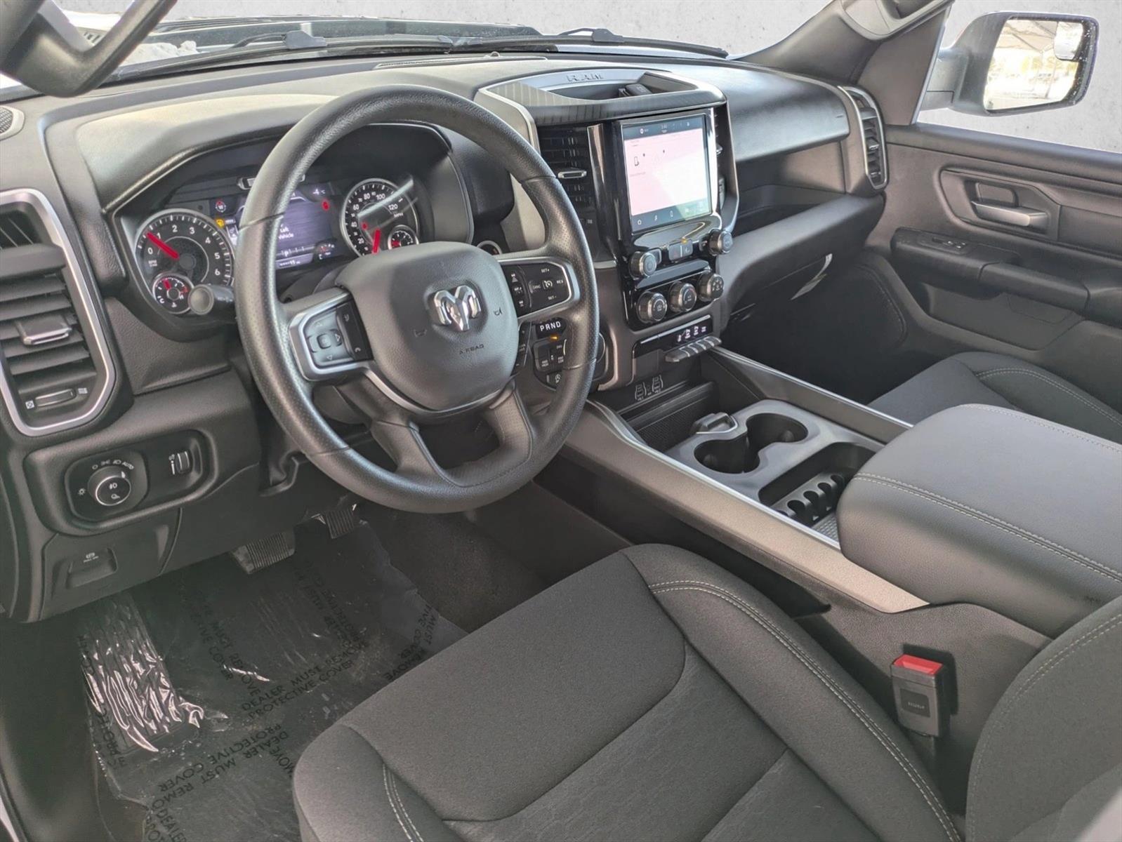 2026 RAM 1500 Express - Photo 3