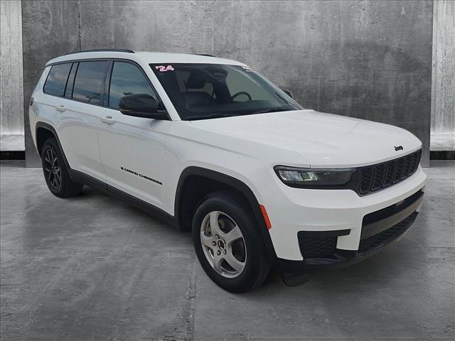 2024 Jeep Grand Cherokee Altitude photo 3