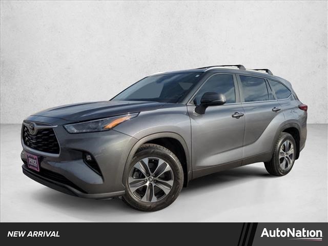 2023 Toyota Highlander XLE's photo